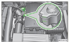 Fig. 146 Compartiment moteur : réservoir de liquide de frein